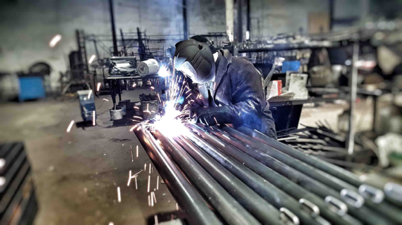 Какие материалы используют при изготовлении уличного спортивного оборудования в Белгороде?